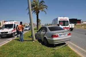 Otomobil ref&uuml;je &ccedil;ıktı: 1 yaralı