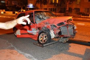 Otomobil panelvanla &ccedil;arpıştı: 1'i bebek 3 kişi yaralı