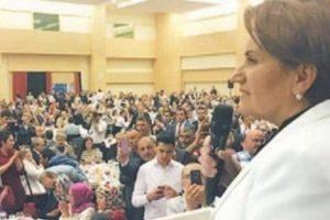 Akşener'in iftarında &ccedil;alınan şarkıyı kimse fark etmedi!