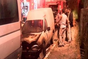 İstanbul Ey&uuml;p'te y&uuml;zleri kapalı kişiler 6 aracı yaktı