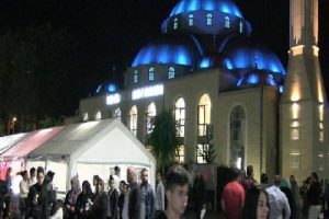 Almanya'nın Sultanahmet camisi dolup taşıyor