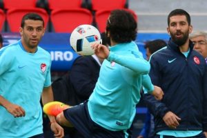 A Milli Futbol Takımı, İspanya ile oynayacağı ikinci ma&ccedil;ın hazırlıklarına ara vermeden başladı