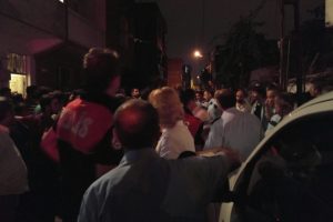 Bursa'da t&uuml;m mahalleli kavgaya dahil oldu!