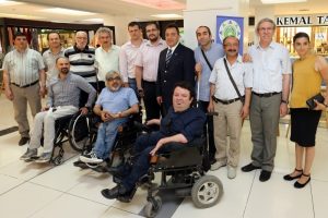 Bursa Vali Vekili G&uuml;ng&ouml;r engellilerin fotoğraf sergisini a&ccedil;ılışına katıldı