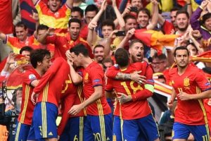 Iniesta ve Fabregas, Avrupa Şampiyonası'nda en fazla ma&ccedil; kazanan futbolcular oldu