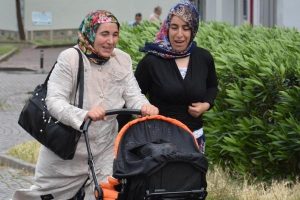 Bursa'da hızı 54 kilometreye ulaşan lodos hayatı olumsuz etkiliyor