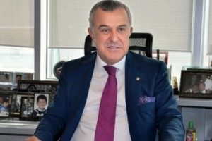 Beşiktaşlı y&ouml;netici &Uuml;rkmezgil, Serdar Aziz ile g&ouml;r&uuml;şt&uuml;klerini s&ouml;yledi