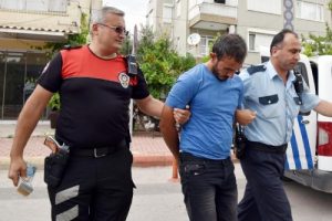 Telefon dolandırıcısı su&ccedil;&uuml;st&uuml; yakalandı