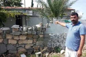 Kazada 13 kişiyle kendisi ve oğlu da &ouml;len şof&ouml;r&uuml;n evi soyuldu