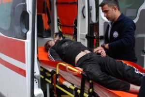 İnşaatta baygın bulunan gen&ccedil; hastaneye kaldırıldı