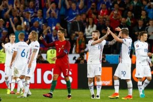 Ronaldo, İzlanda'nın ma&ccedil; sonu yaşadığı sevinci k&uuml;&ccedil;&uuml;msedi
