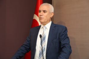 Bozbey, 2 ton atık pil toplayan &ouml;ğrencileri &ouml;d&uuml;llendirdi