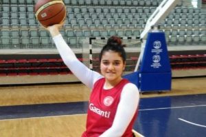 Meryem'in ay yıldız sevinci