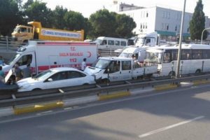 Denizli'de 8 ara&ccedil;lı zincirlime kaza, 14 yaralı