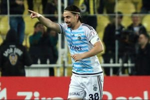S&uuml;per Lig takımından teklifler alan Mehmet Topuz Kayserispor'a d&ouml;necek