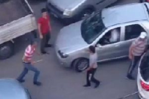 Bursa'da iftar &ouml;ncesi s&uuml;r&uuml;c&uuml;lerin yol tartışması sopalı kavgaya d&ouml;n&uuml;şt&uuml;