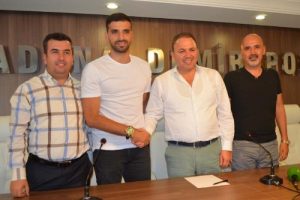 Adana Demirspor kaleci Emrullah ile s&ouml;zleşme yeniledi