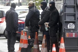 DAEŞ h&uuml;cresi Yunanistan'a ge&ccedil;ti! 2 &uuml;lke alarmda!