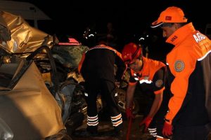 Kayınpederinin cenazesine giderken kaza yaptı: 6 &ouml;l&uuml;, 1 yaralı