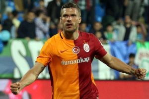 Lukas Podolski'ye s&uuml;rpriz bir teklifin geldiği iddia edildi
