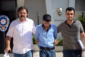 Bursa'da 'ben sana ne diyeceğim' s&ouml;z&uuml;ne inandı, dolandırılmaktan son anda kurtarıldı