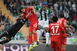 Bursaspor'un Fransız orta sahası Faty, Bursa'da kalmak istediğini s&ouml;yledi