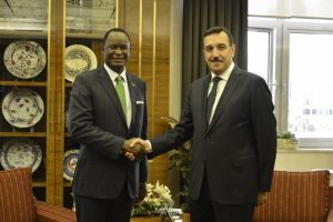 Bakan T&uuml;fenk&ccedil;i, Kenya B&uuml;y&uuml;kel&ccedil;isini kabul etti
