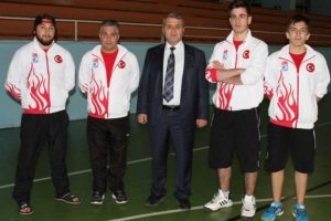 B&uuml;lent Akay'dan Yozgat kampına ziyaret
