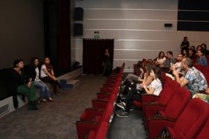 Toz Bezi filmi ekibi Bursa'da sinema tutkunlarıyla s&ouml;yleşide buluştu