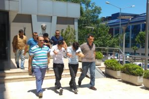 Bursa'da kendilerini bankacı olarak tanıtarak dolandırdılar!