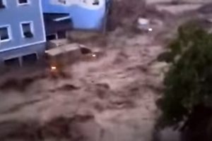 Fırtına ve seller Almanya'nın belini b&uuml;kt&uuml;