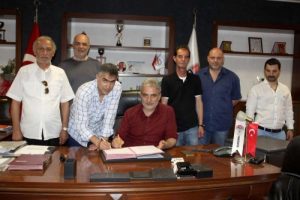 Manisaspor, teknik direkt&ouml;r Altıparmak'la s&ouml;zleşme imzaladı