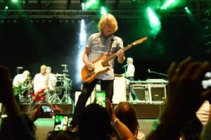 Status Quo'nun gitaristi Rick Parfitt kalp krizi ge&ccedil;irdi