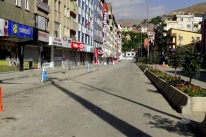 Y&uuml;ksekova'da sokağa &ccedil;ıkma yasağı kısmi olarak kaldırıldı