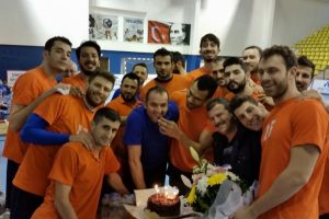 İneg&ouml;l Belediyespor yardımcı antren&ouml;r&uuml;n s&ouml;zleşmesini uzattı
