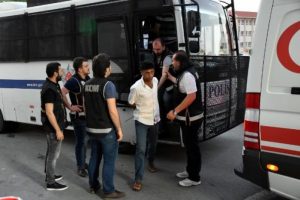 Sigara ka&ccedil;ak&ccedil;ılığı ş&uuml;phelileri adliyeye sevk edildi