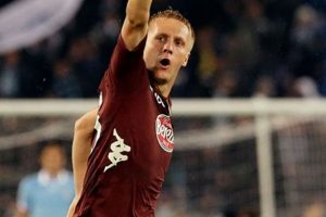 Stoper arayışında olan Beşiktaş'ta s&uuml;rpriz bir gelişme yaşandı