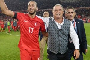 A Milli Takım'da Hakan Balta, Volkan Şen ve Cenk Tosun sarı kart sınırında