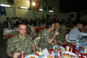 Mehmetcik Kosavalılarla iftarda buluştu