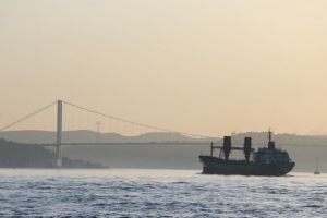 Rus askeri kargo gemisi İstanbul Boğazı'nda