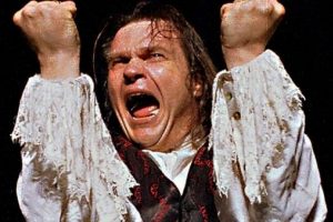 Amerikalı rock&ccedil;ı Meat Loaf sahnede yere yığıldı!