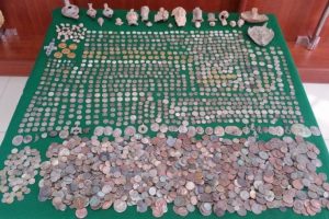 İzmir'de bin 216 tarihi eser ele ge&ccedil;irildi
