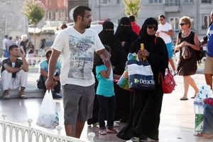 Fettah Tamince: 1 Arap t&uuml;ketici 5 Rus t&uuml;ketici kadardır