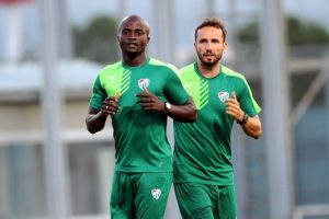 Bursaspor'da kadroda d&uuml;ş&uuml;n&uuml;lmeyen futbolcular belli oldu