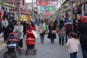 Bursa'da tarihi &ccedil;arşıda bayram &ouml;ncesi bereketi