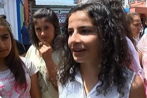 "Başbakan'ın elinden karne almaktan gurur duydum"