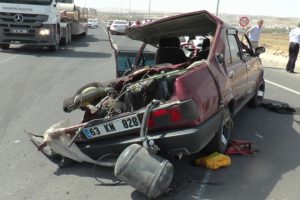 Karne d&ouml;n&uuml;ş&uuml; kaza: 1 &ouml;l&uuml;, 3 yaralı