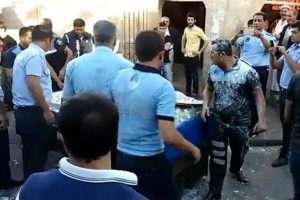 Seyyar satıcı ortalığı birbirine kattı