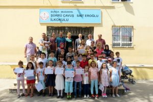 Bursalı minikler karnelerini kaymakamdan aldı