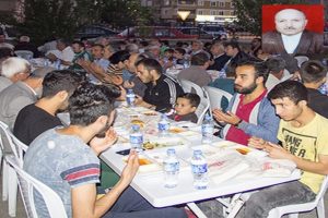 &Ouml;ld&uuml;ğ&uuml; g&uuml;n 300 kişiye iftar verdi